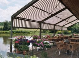 Mái hiên quán cà phê được sử dụng ở những cơ sở kinh doanh là một sản phẩm được nhiều người tin dùng