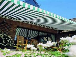 Mái hiên chất lượng sẽ gúp khách hàng tiết kiệm được nhiều chi phí