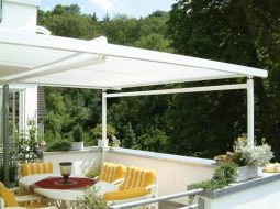 Ứng dụng thiết thực nhất của dòng sản phẩm mái hiên làm bằng bạt nhựa